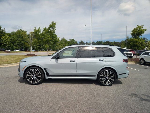 2023 BMW X7 M60i