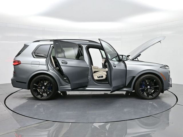 2023 BMW X7 M60i