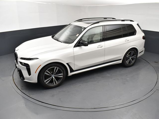 2023 BMW X7 M60i