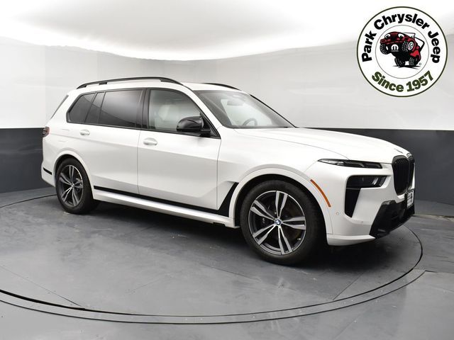 2023 BMW X7 M60i