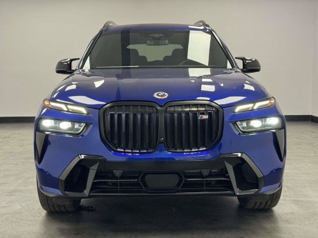 2023 BMW X7 M60i