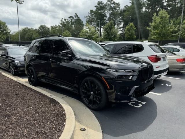 2023 BMW X7 M60i