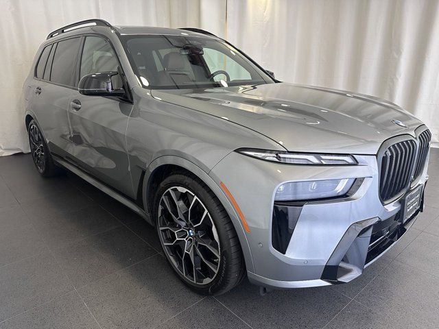 2023 BMW X7 M60i