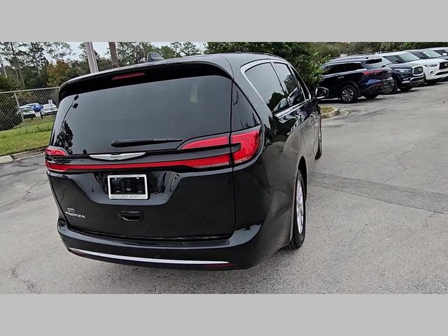 2023 Chrysler Pacifica Touring-L