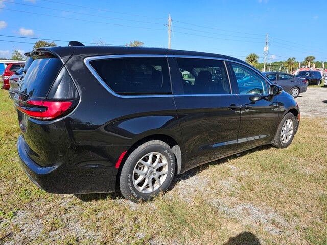 2023 Chrysler Pacifica Touring-L