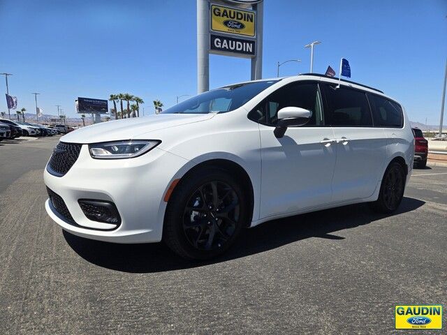 2023 Chrysler Pacifica Touring-L