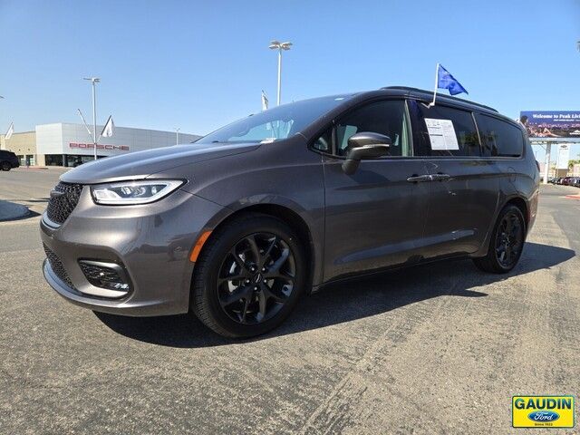 2023 Chrysler Pacifica Touring-L