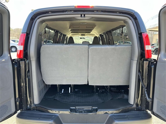 Vehicle image 23 of 29