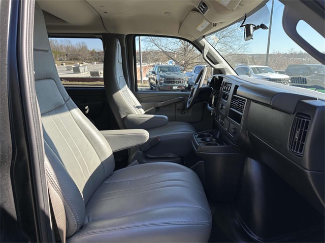 Vehicle image 28 of 29