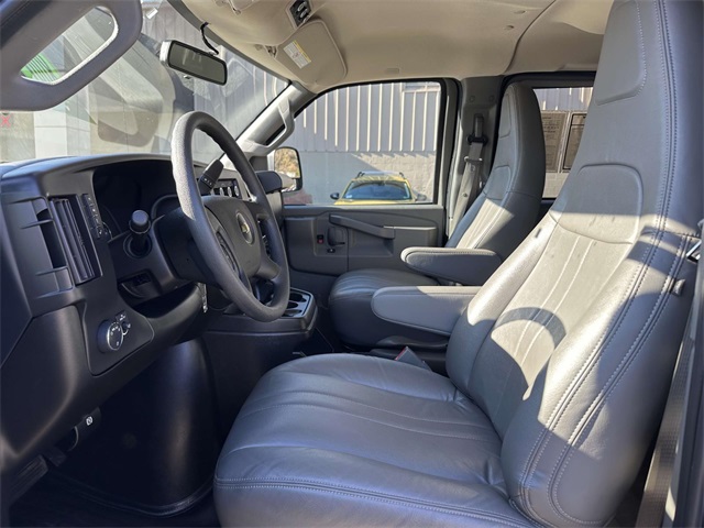 Vehicle image 22 of 29