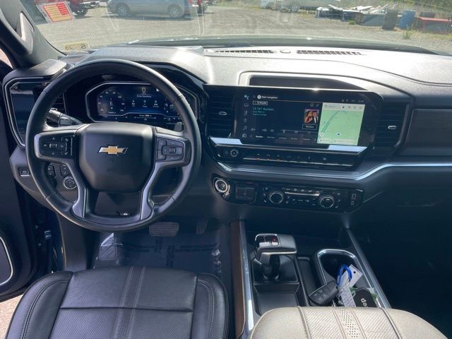Vehicle image 12 of 28
