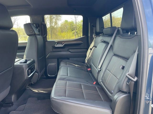 Vehicle image 16 of 28