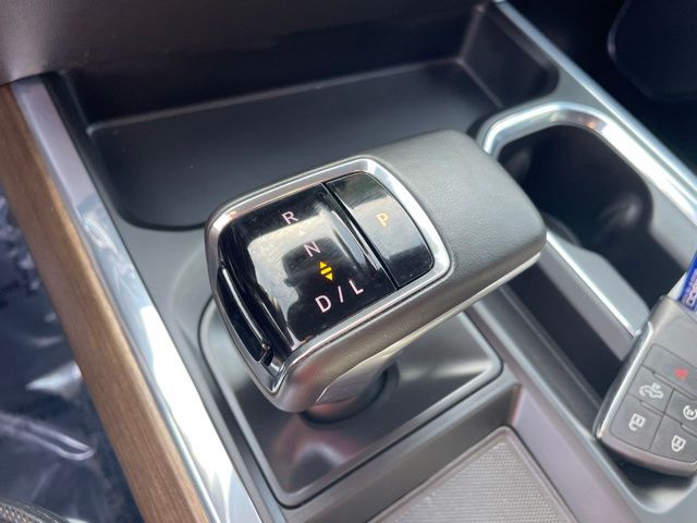 Vehicle image 23 of 28