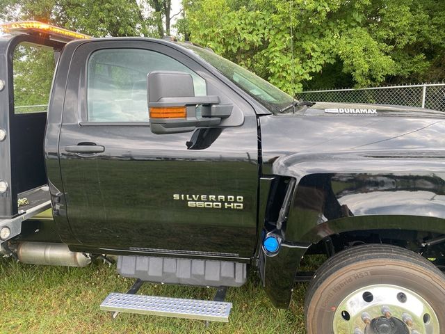 2023 Chevrolet Silverado MD LT