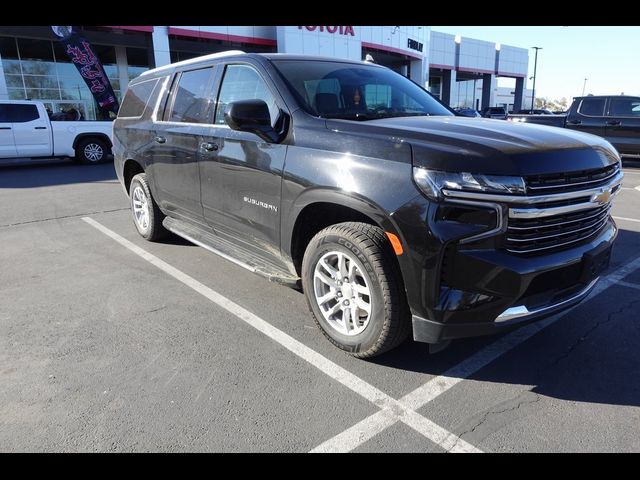 2023 Chevrolet Suburban LT