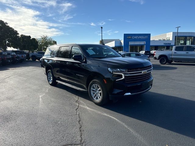 2023 Chevrolet Suburban LT