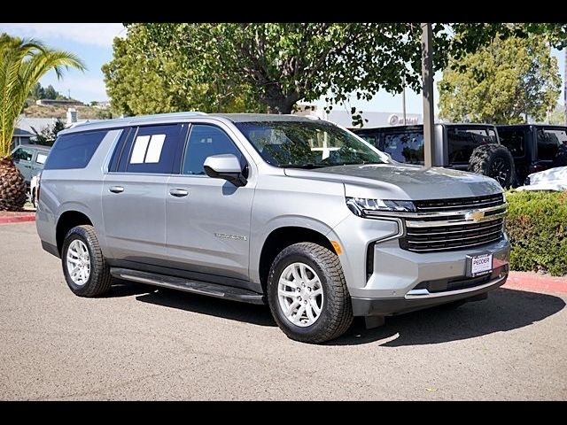 2023 Chevrolet Suburban LT