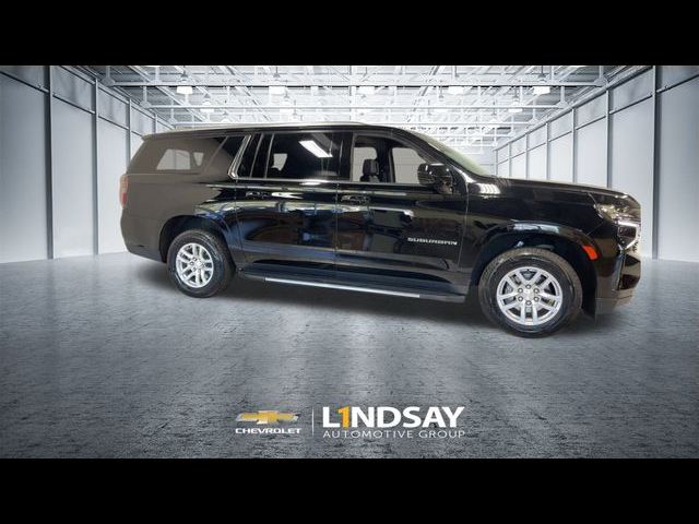 2023 Chevrolet Suburban LT