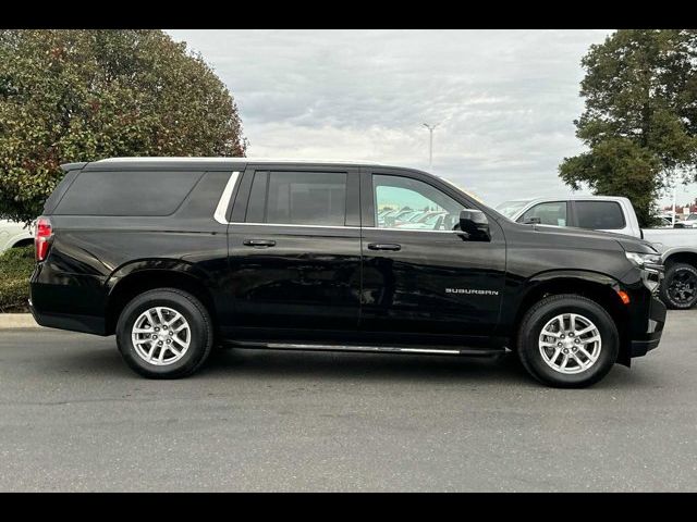 2023 Chevrolet Suburban LT