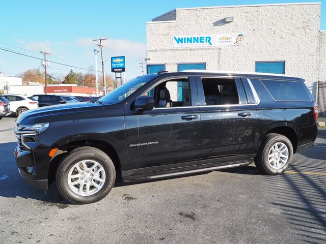 2023 Chevrolet Suburban LT