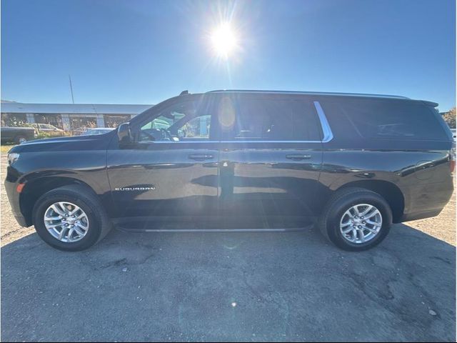 2023 Chevrolet Suburban LT