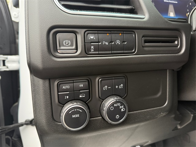 Vehicle image 17 of 19