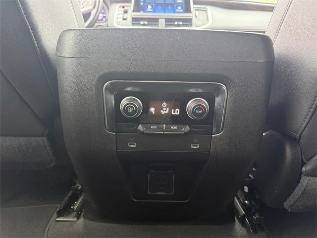 Vehicle image 16 of 19
