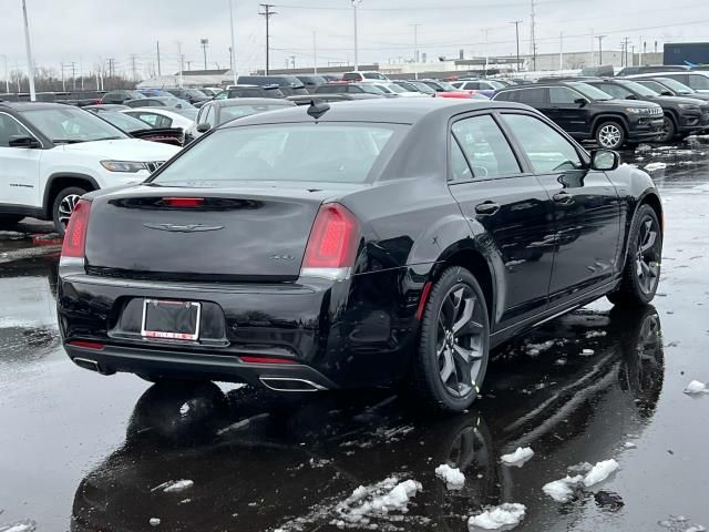 2023 Chrysler 300 Touring L