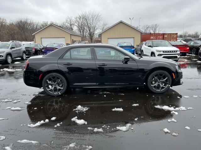 2023 Chrysler 300 Touring L