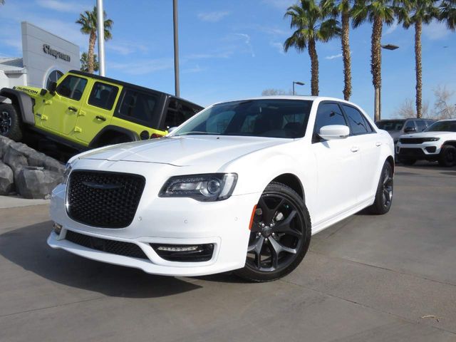 2023 Chrysler 300 Touring L