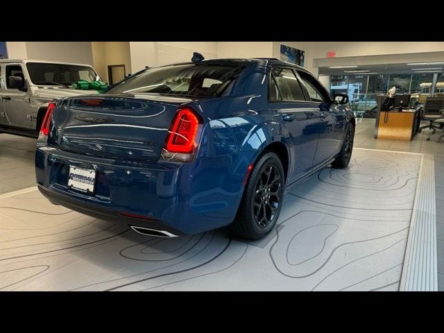 2023 Chrysler 300 Touring L