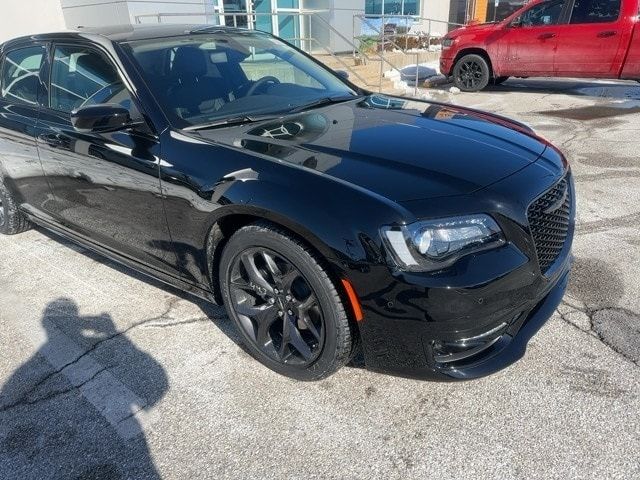 2023 Chrysler 300 Touring L