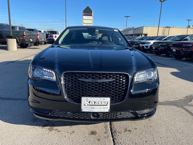 2023 Chrysler 300 Touring