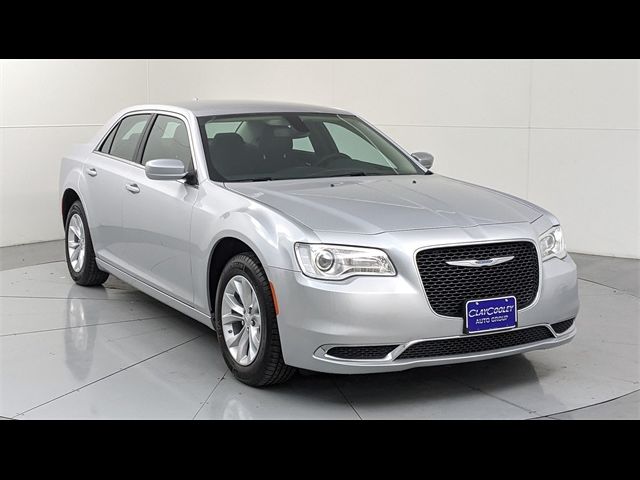 2023 Chrysler 300 Touring