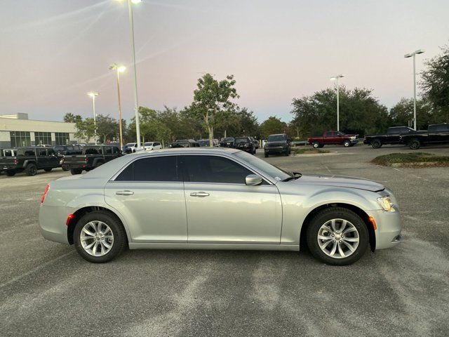 2023 Chrysler 300 Touring