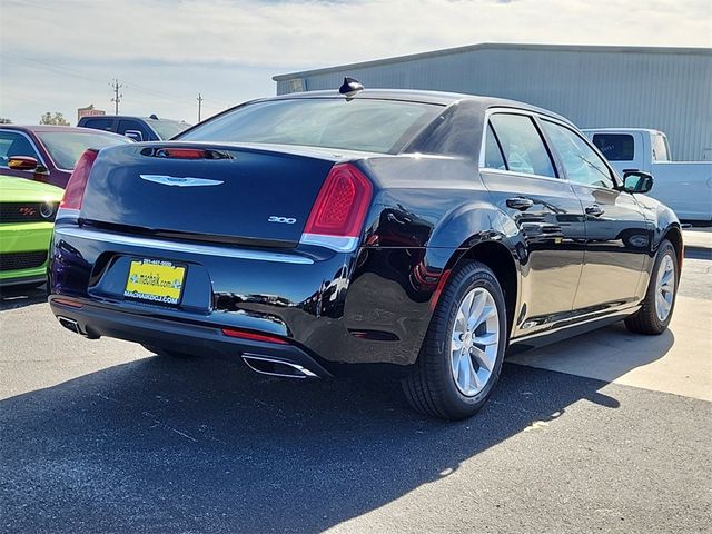 2023 Chrysler 300 Touring