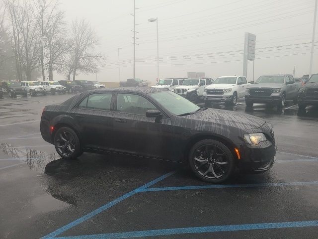 2023 Chrysler 300 Touring