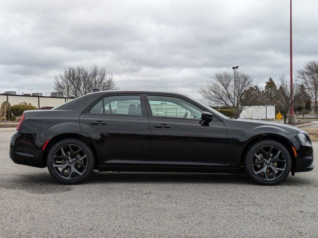 2023 Chrysler 300 Touring