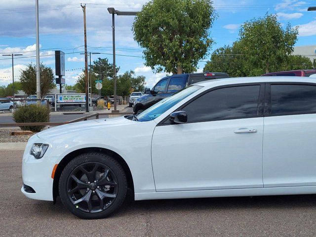 2023 Chrysler 300 Touring