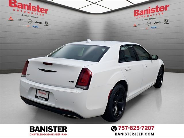 2023 Chrysler 300 Touring