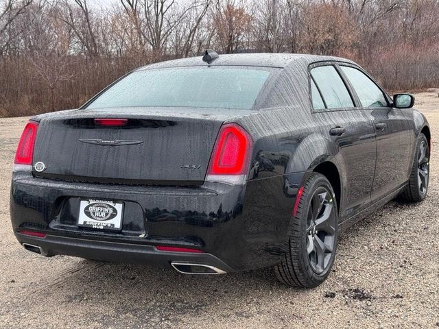 2023 Chrysler 300 Touring