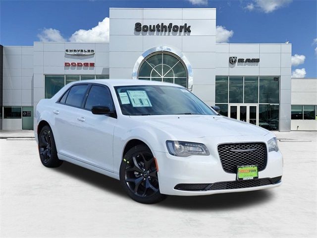 2023 Chrysler 300 Touring