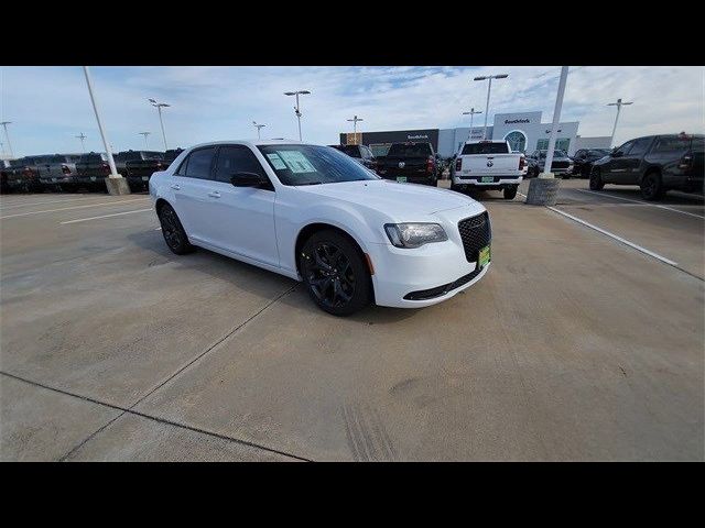 2023 Chrysler 300 Touring