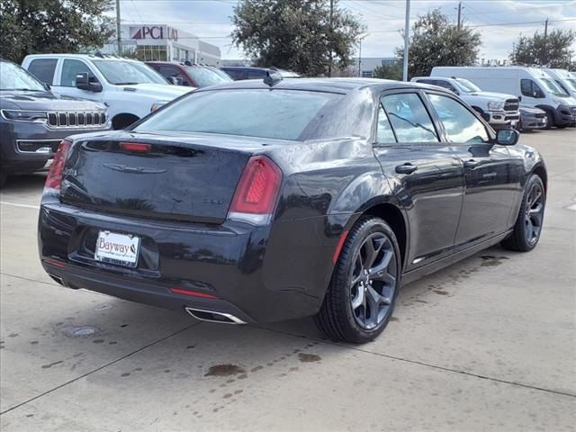 2023 Chrysler 300 Touring