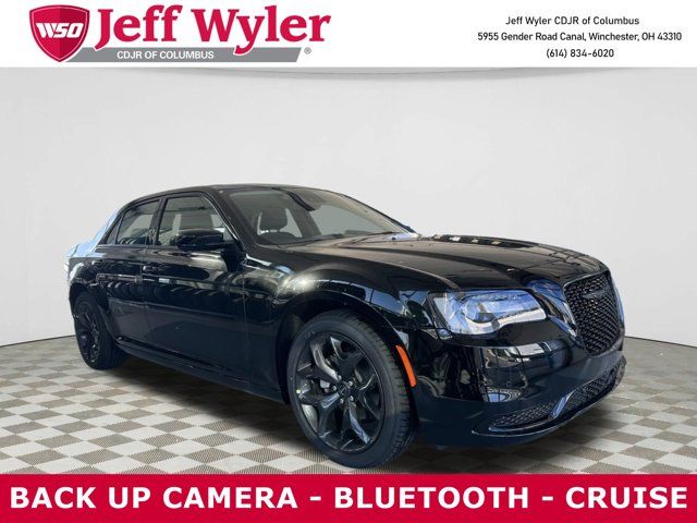 2023 Chrysler 300 Touring