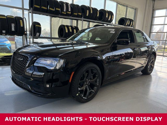 2023 Chrysler 300 Touring