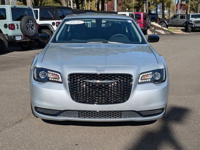 2023 Chrysler 300 Touring