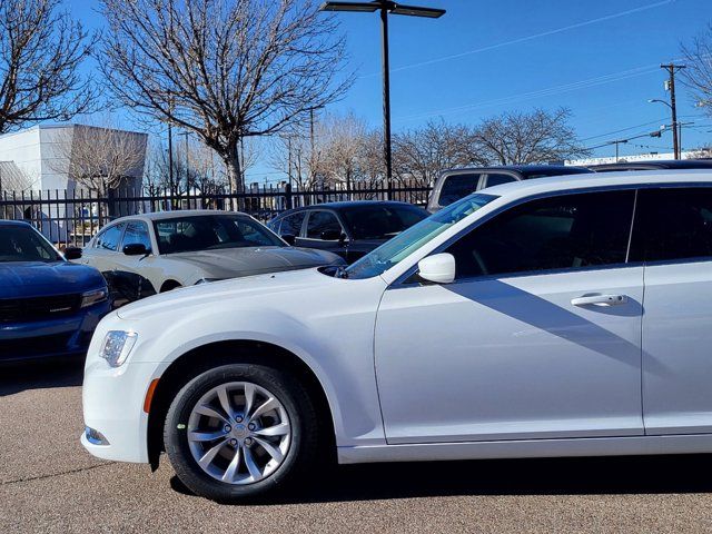 2023 Chrysler 300 Touring