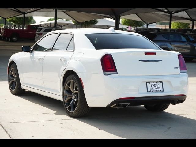 2023 Chrysler 300 Touring