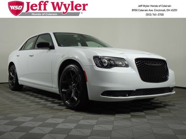 2023 Chrysler 300 Touring